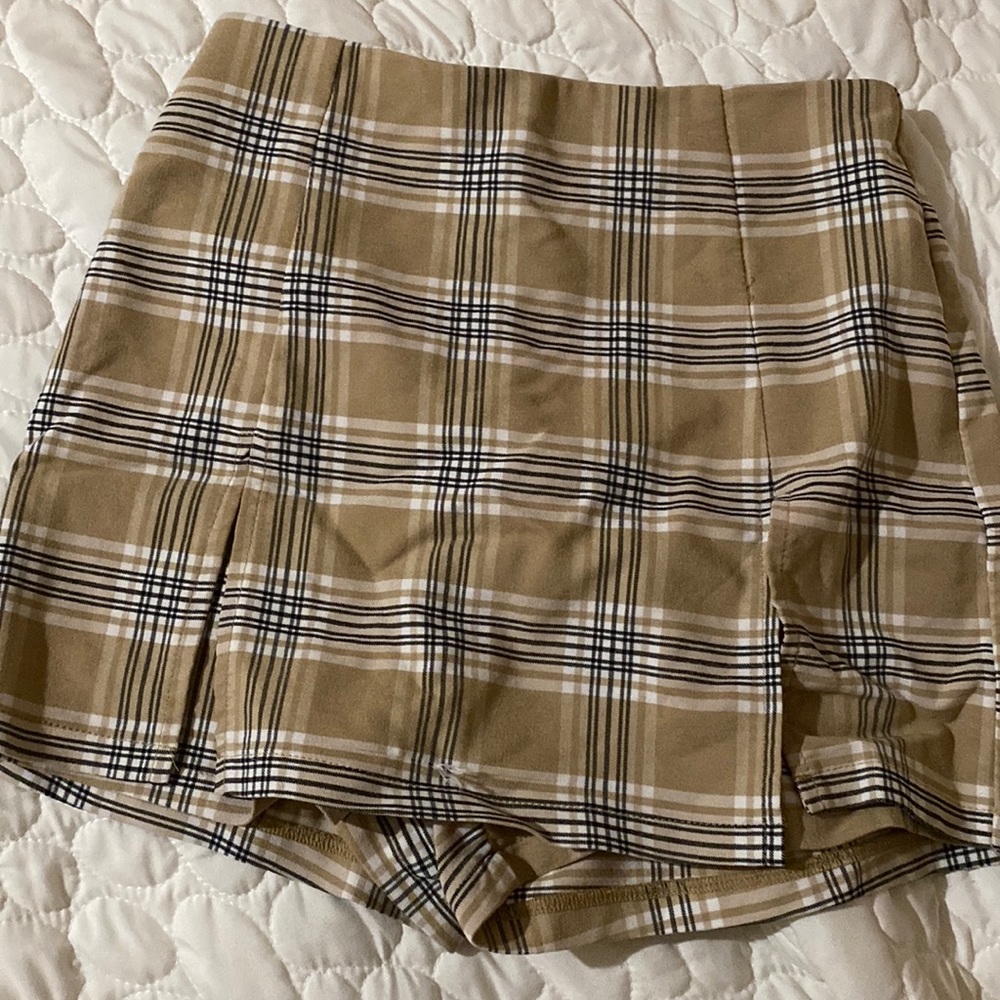 Cute tan striped short skirt, size small worn only 1 time